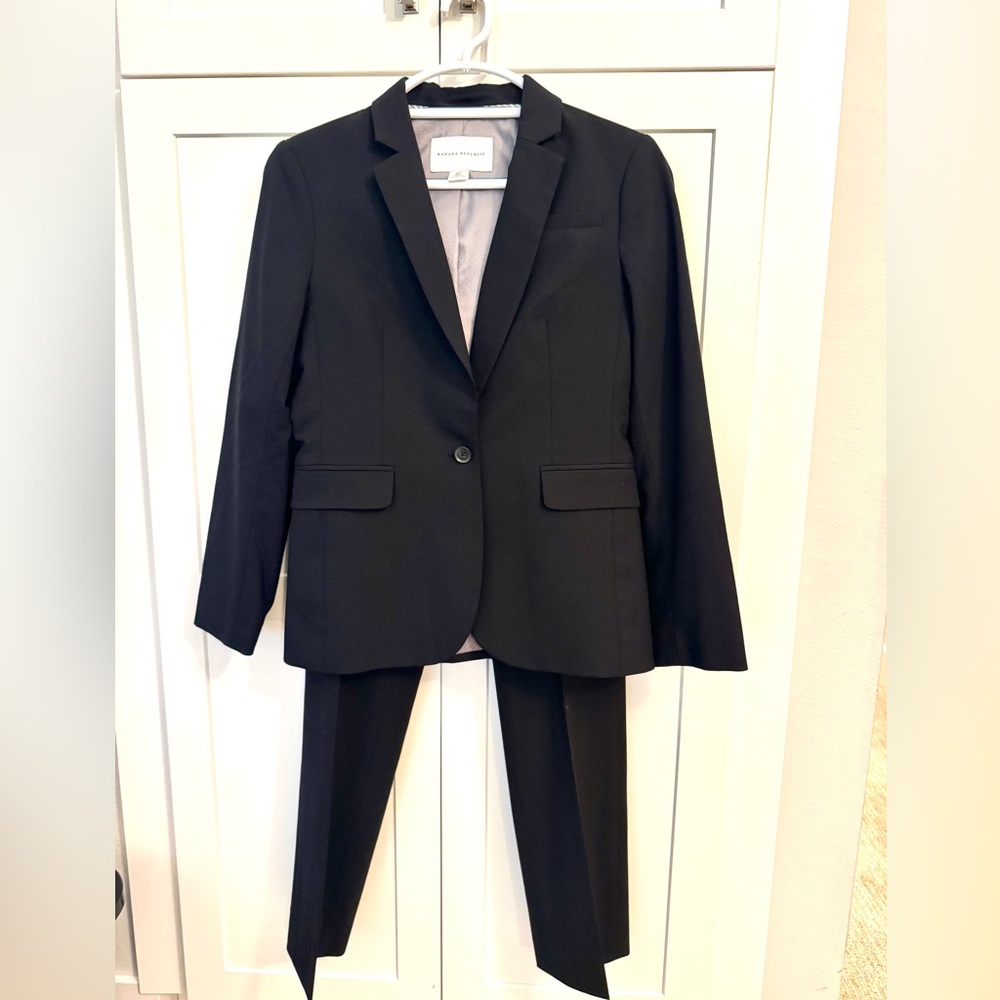 Banana Republic black suit (worn only a few times), blazer and pants in size 4P.